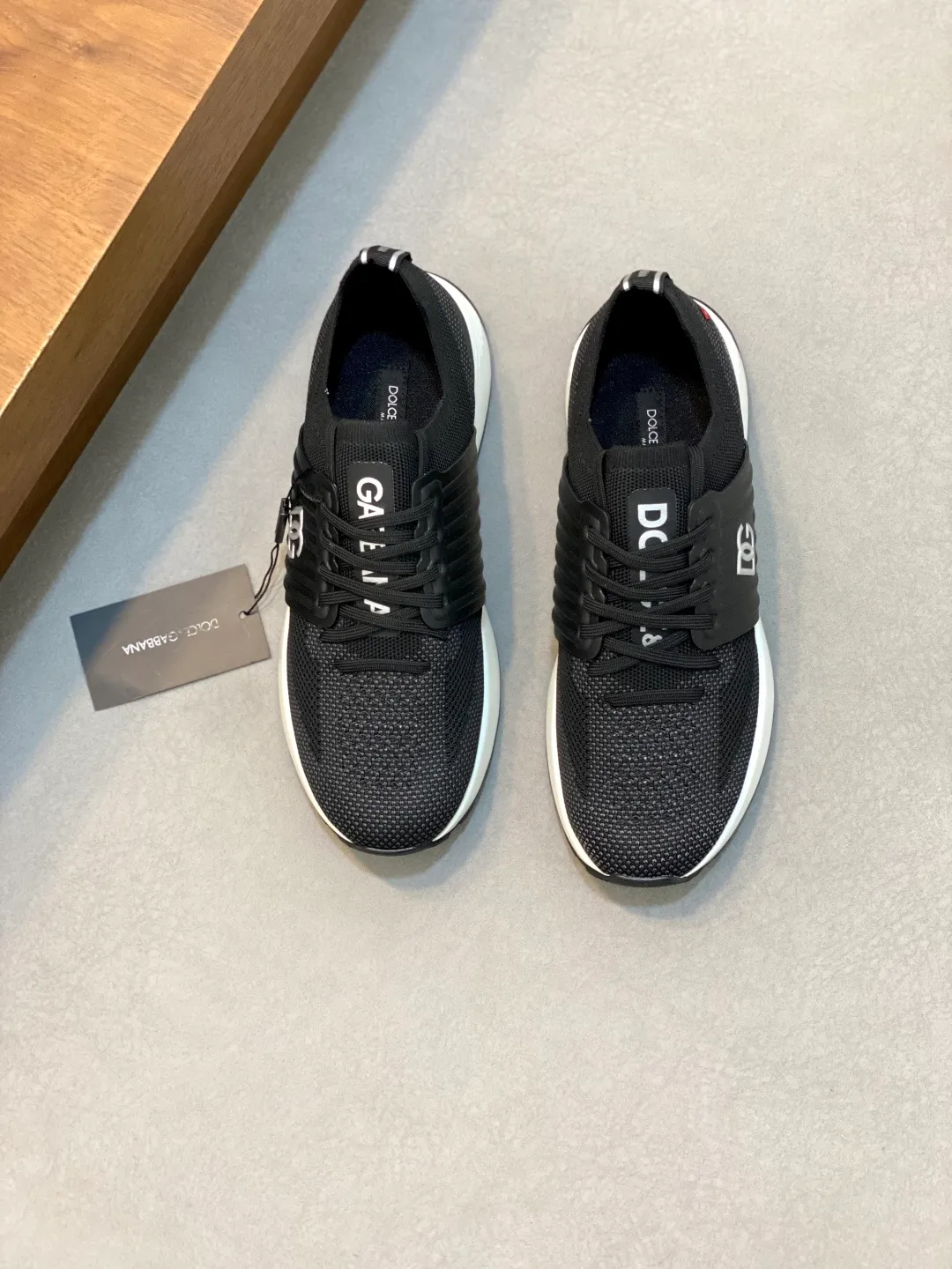 Men's Men's Shoes 💰700••New arrivals••Dolce&Gabbana••DG✔️High-end men's sports•casual shoes. Original goods from top counters. Original imported cowhide, multi-material splicing design ➕Imported cowhide lining, cowhide feet ➕Original TPR elastic outsole.  Size: 39-44 (38, 45 customized)